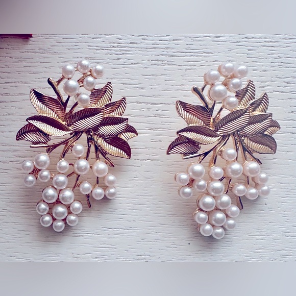 Pearl & Gold Grape Bunch Statement Earrings - Picture 1 of 1